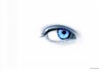 Глаза девушки на белом фоне